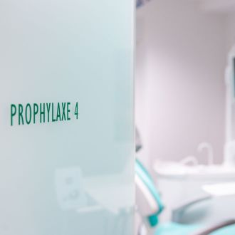 Abbildung: Professionelle Zahnreinigung und Zahnprophylaxe in der der Zahnarztpraxis Weiden